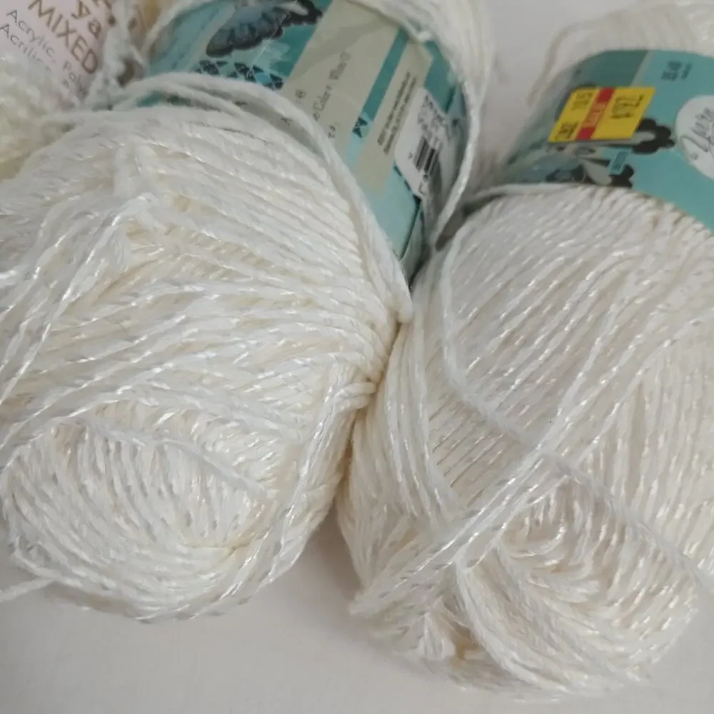 2+2 Skeins Yarn Bee 2-Mimosa Yarn White Mixed Lot Gala